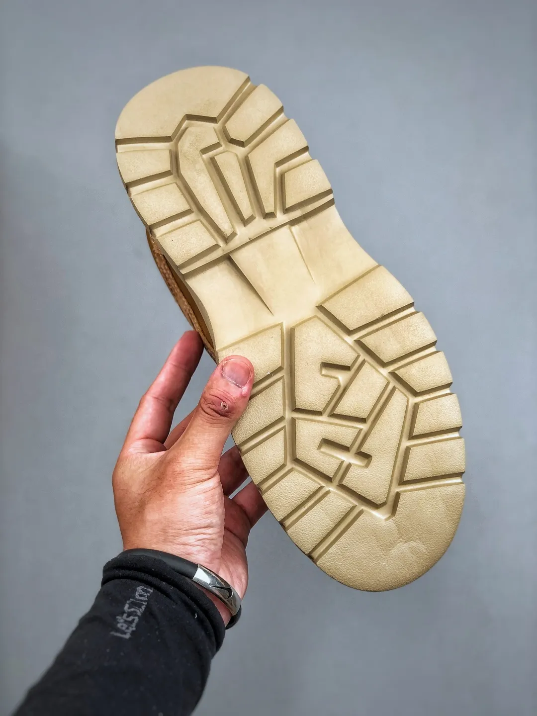 Local self-pickup 520💰 Support store Timberland/Timberland Outdoor leisure series Produced by a large factory in Guangdong New process upgrade Original box original packaging The fabric is made of Italian quality and durable, a must-have for men who are not handsome Size: 39-44